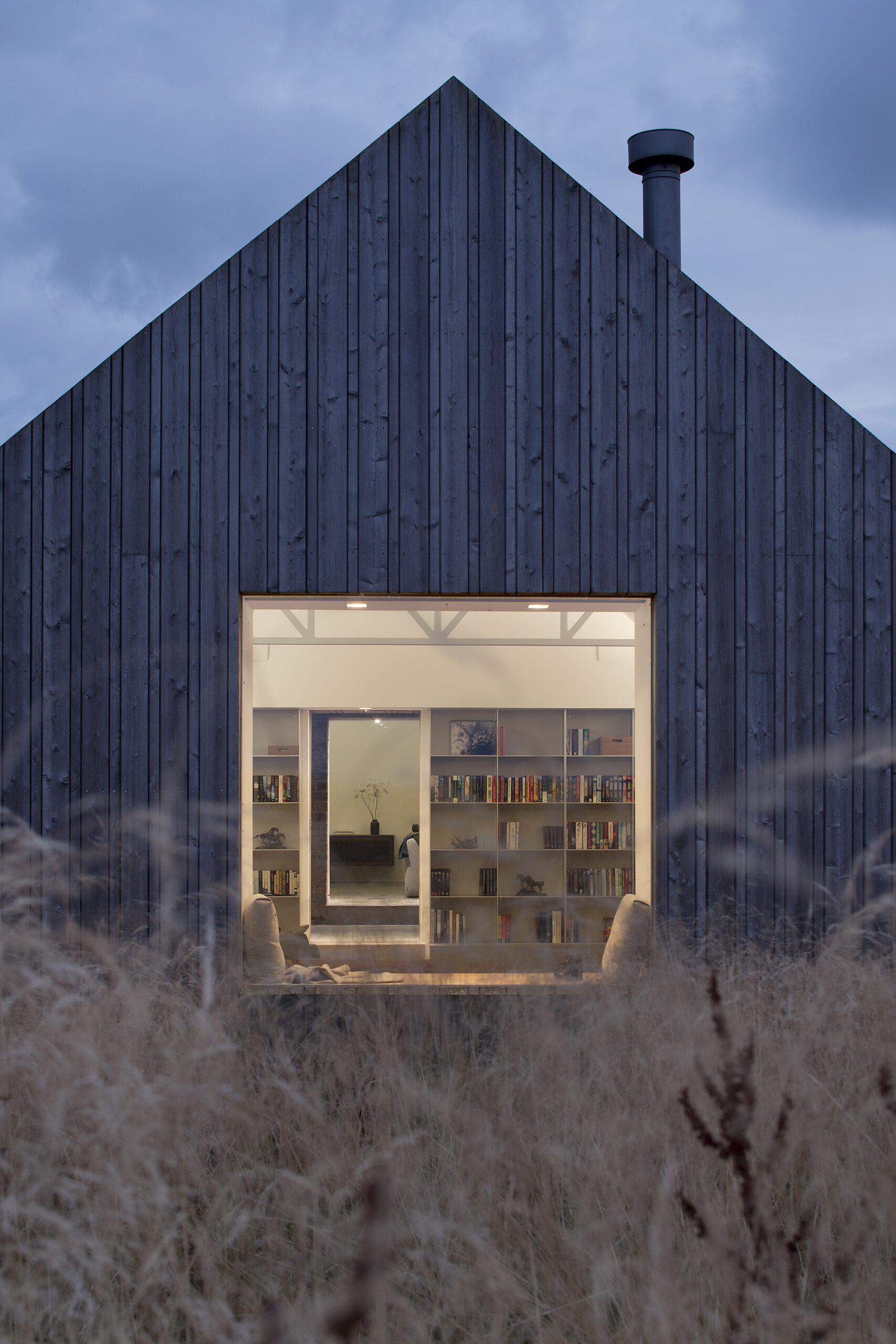 CM_7516 Cuddymoss is a dwelling house in the Ayrshire, England, a remarkable example of sustainable architecture that integrates history, modern design, and environmental conservation.