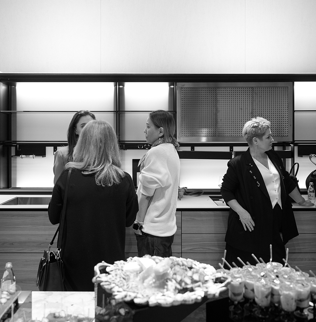 Марина Сапунова и Ассель Калык1 kitchen showroom in Kazakistan