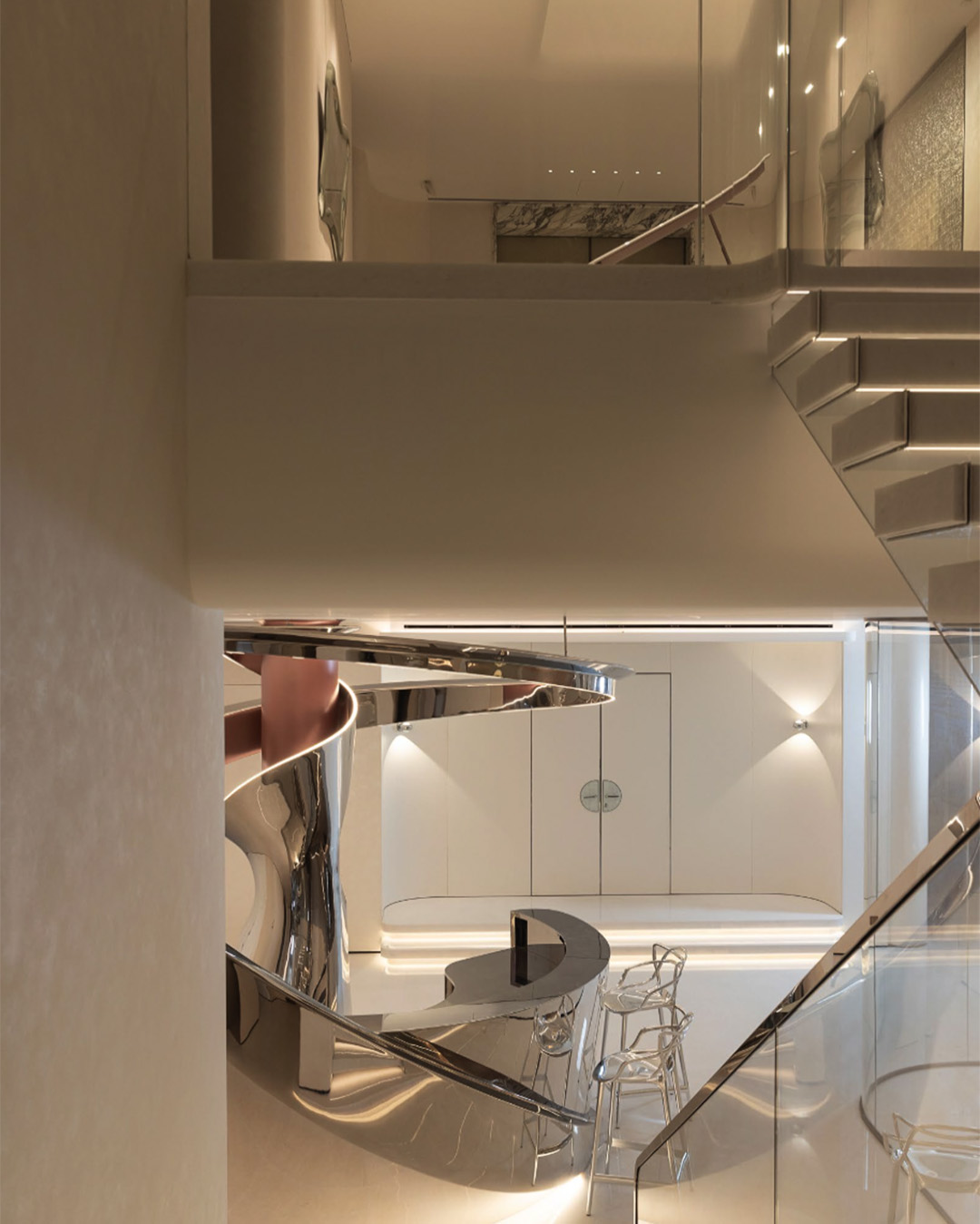 22 modern apartment with island kitchen by Valcucine